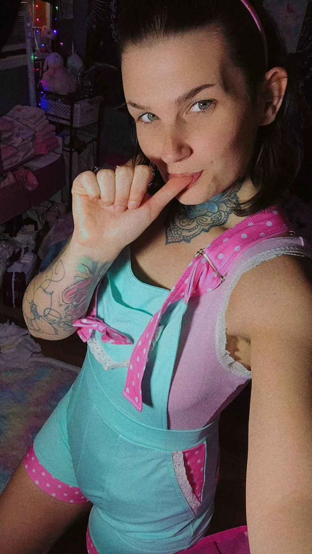 Diapers ✅ wet ✅ I'm a good baby 🥹😌 posted by tattedbabie