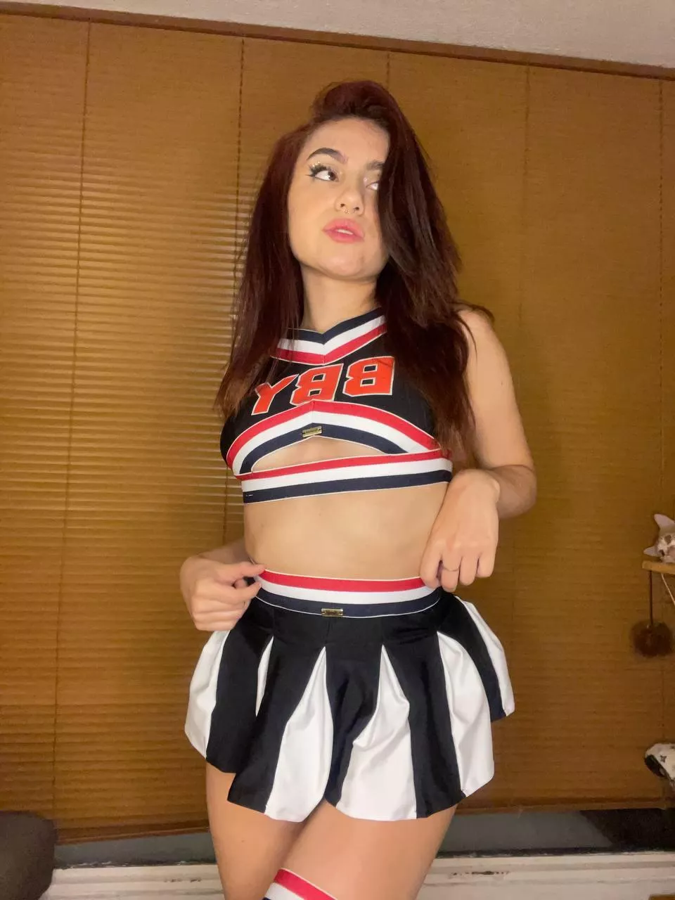 I feel like everyone stares at my tummy…especially if my navel is exposed  posted by jasmin_brownie