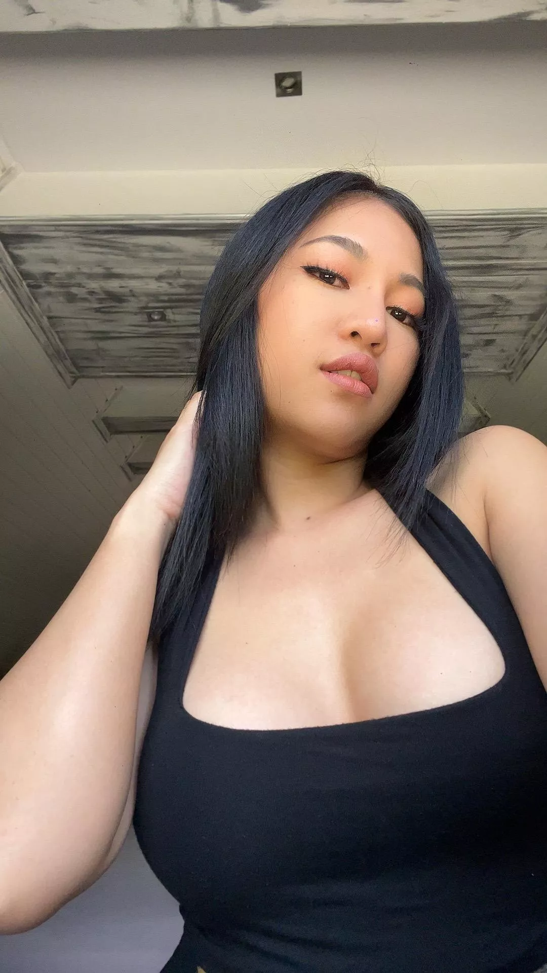 Is this selfie enough to make you curious about me? posted by zetalliu