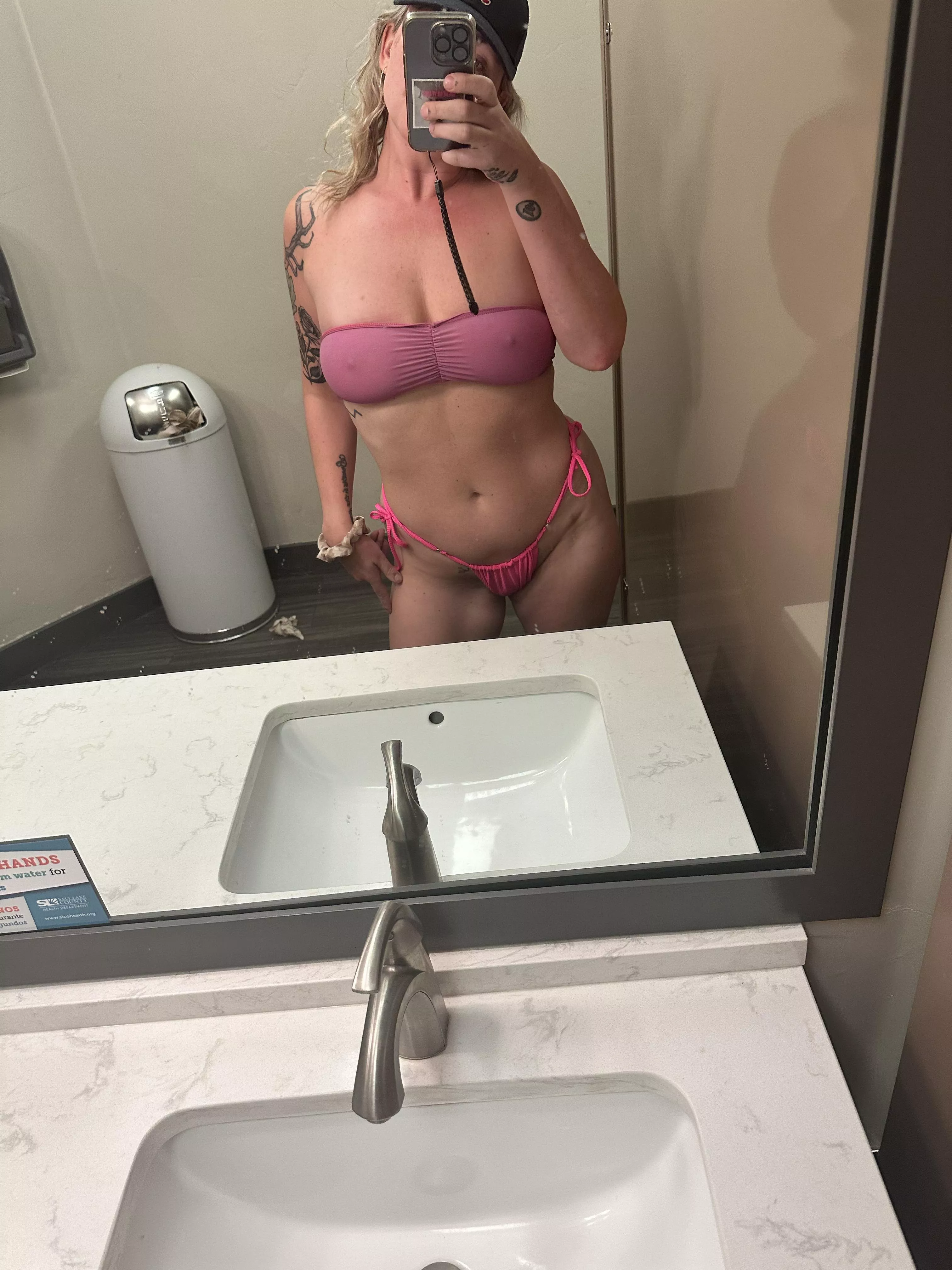 mirror selfie at the pool! posted by snonlyfans