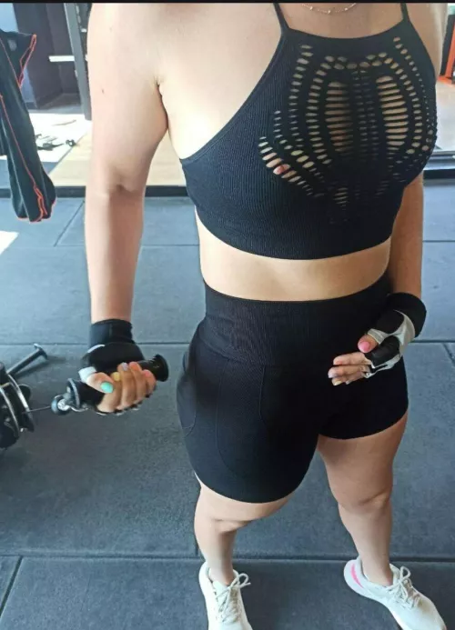 Okay, not the *BEST* quality you've ever seen, but both the camera girl and I were nervous, in case we were being too obvious hahahaha. by sam_my_friend