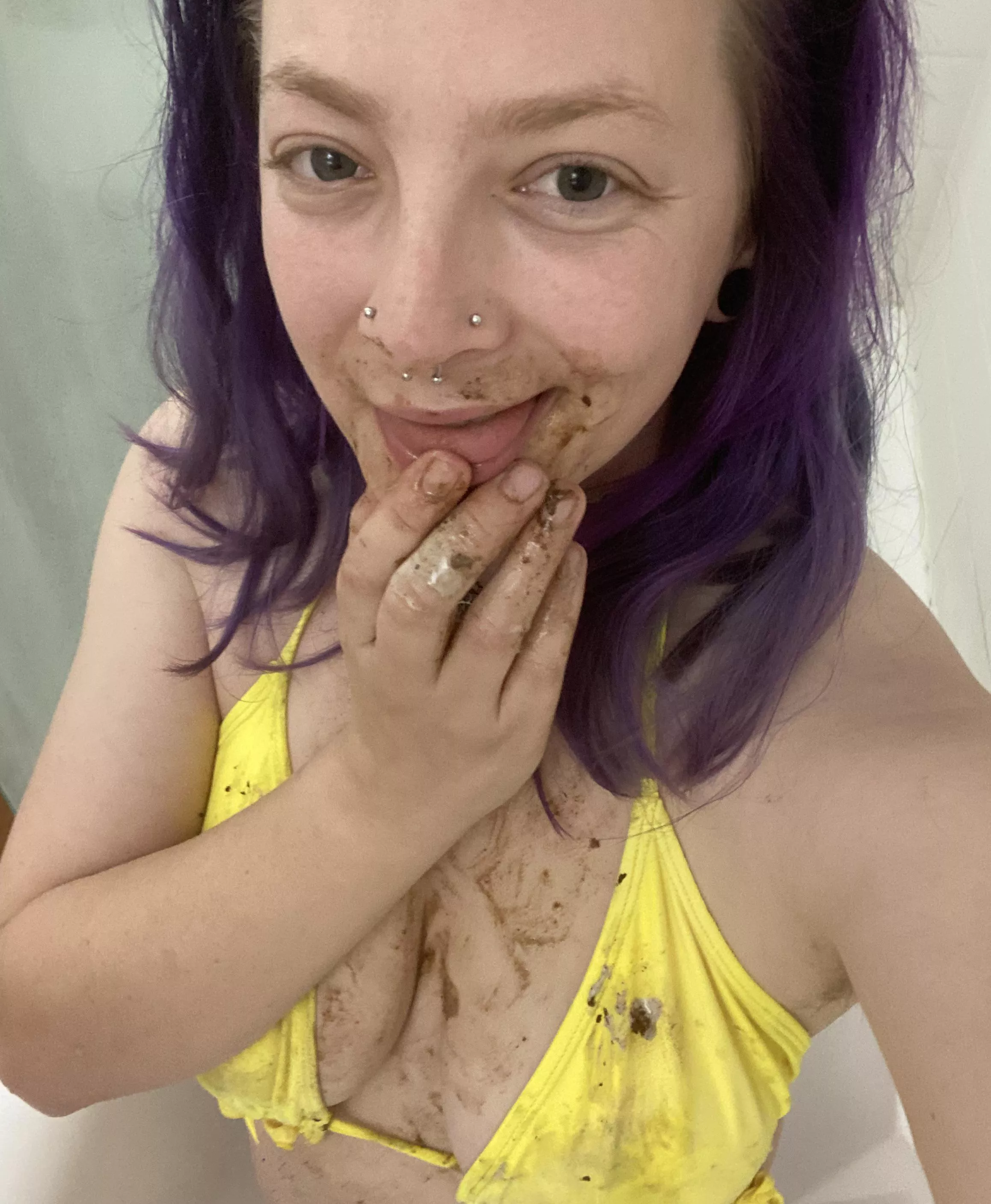 Playing around in ice cream  posted by MoonKittenBun