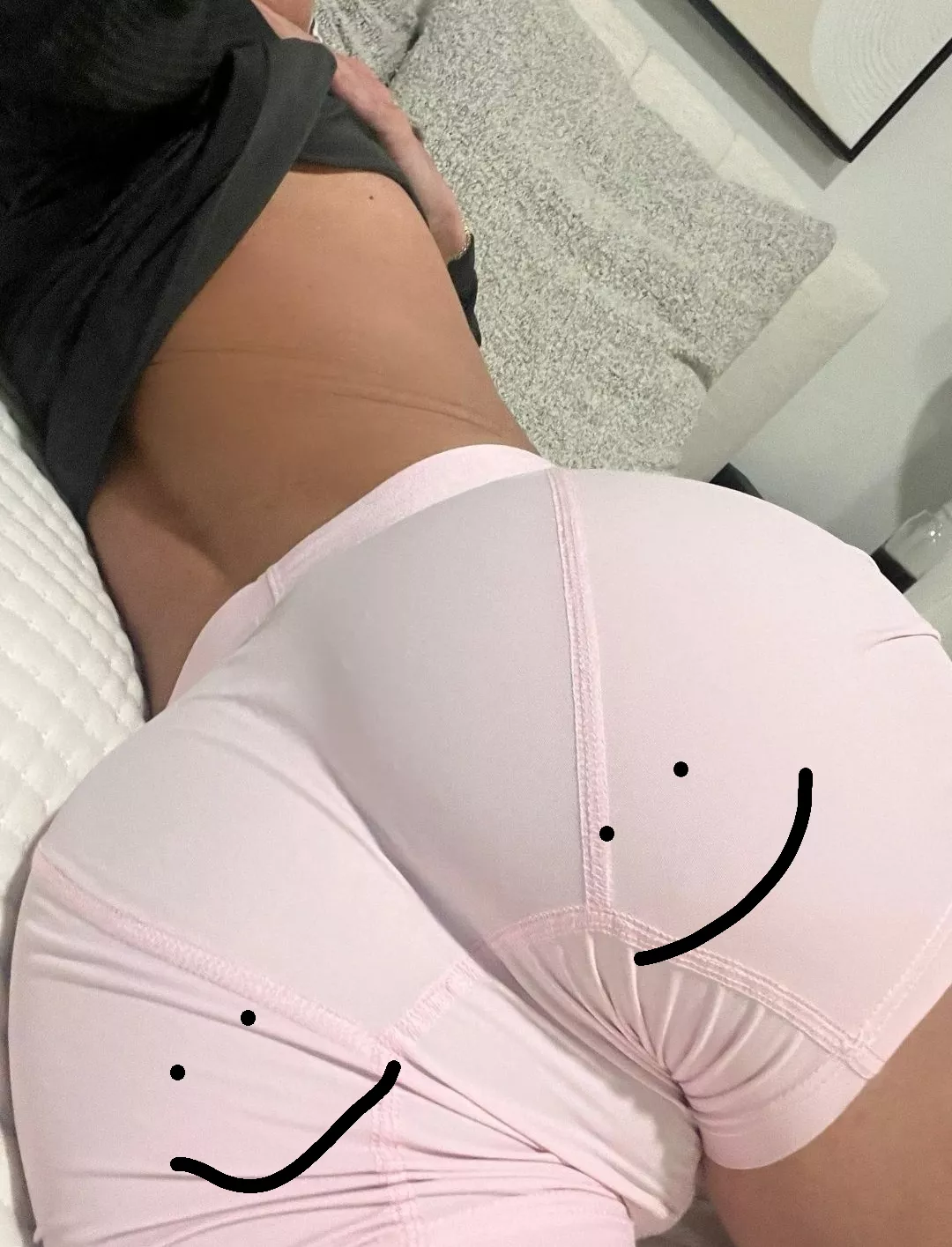 20 insta ywsprince boys text me  posted by Familiar_Tip_36