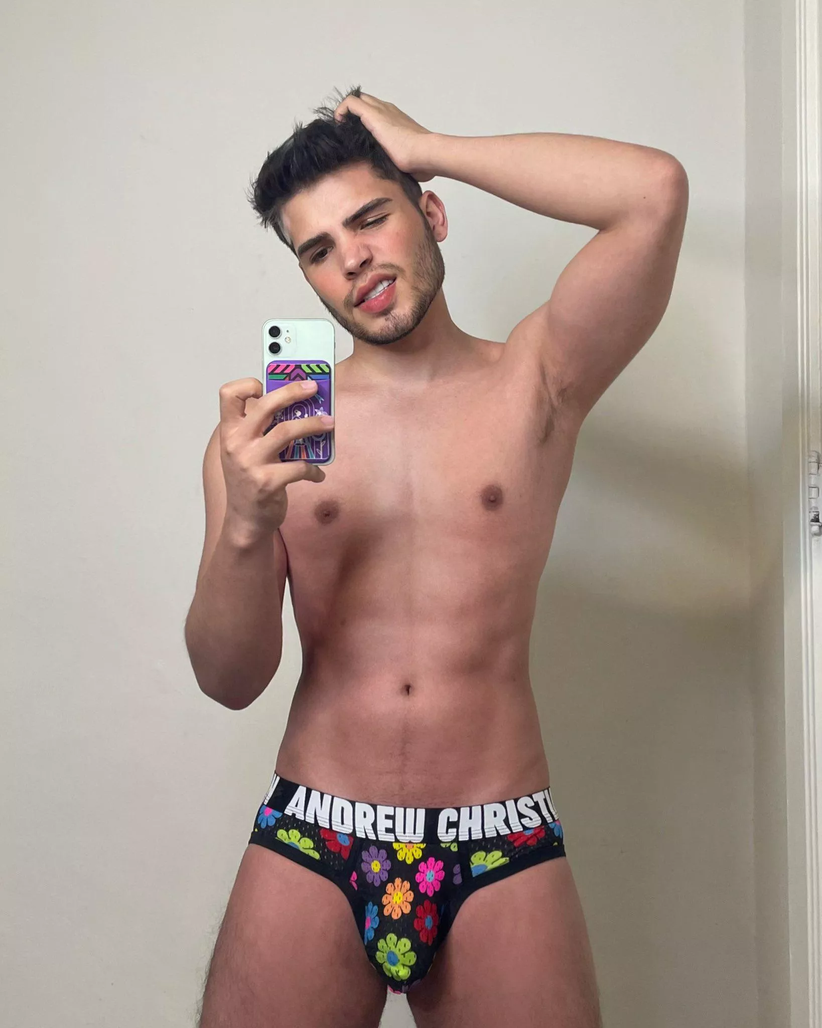 Briefs n pits 🤤 posted by Good-Trash3459