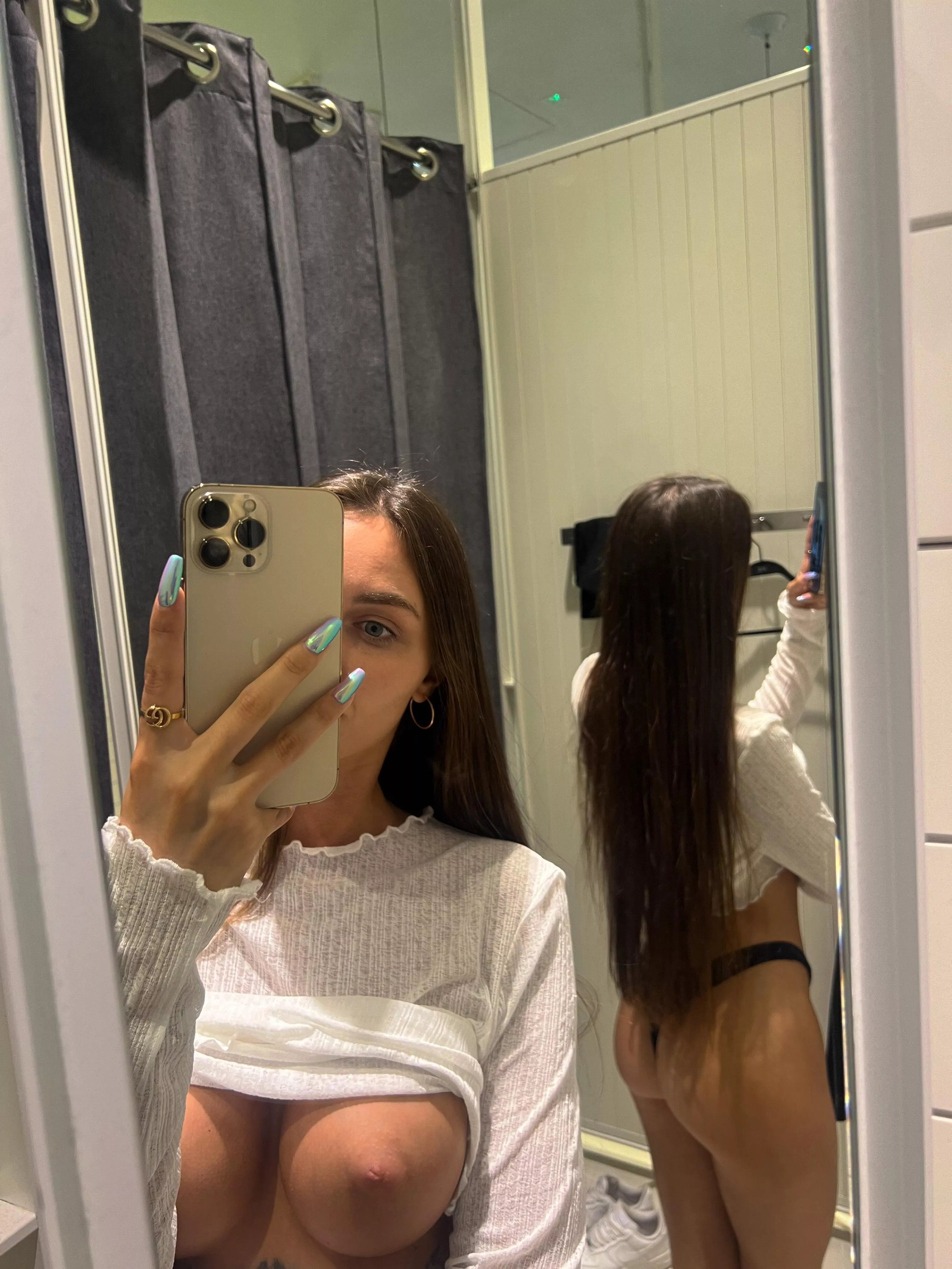 Changing room selfies posted by Fondlyoutput