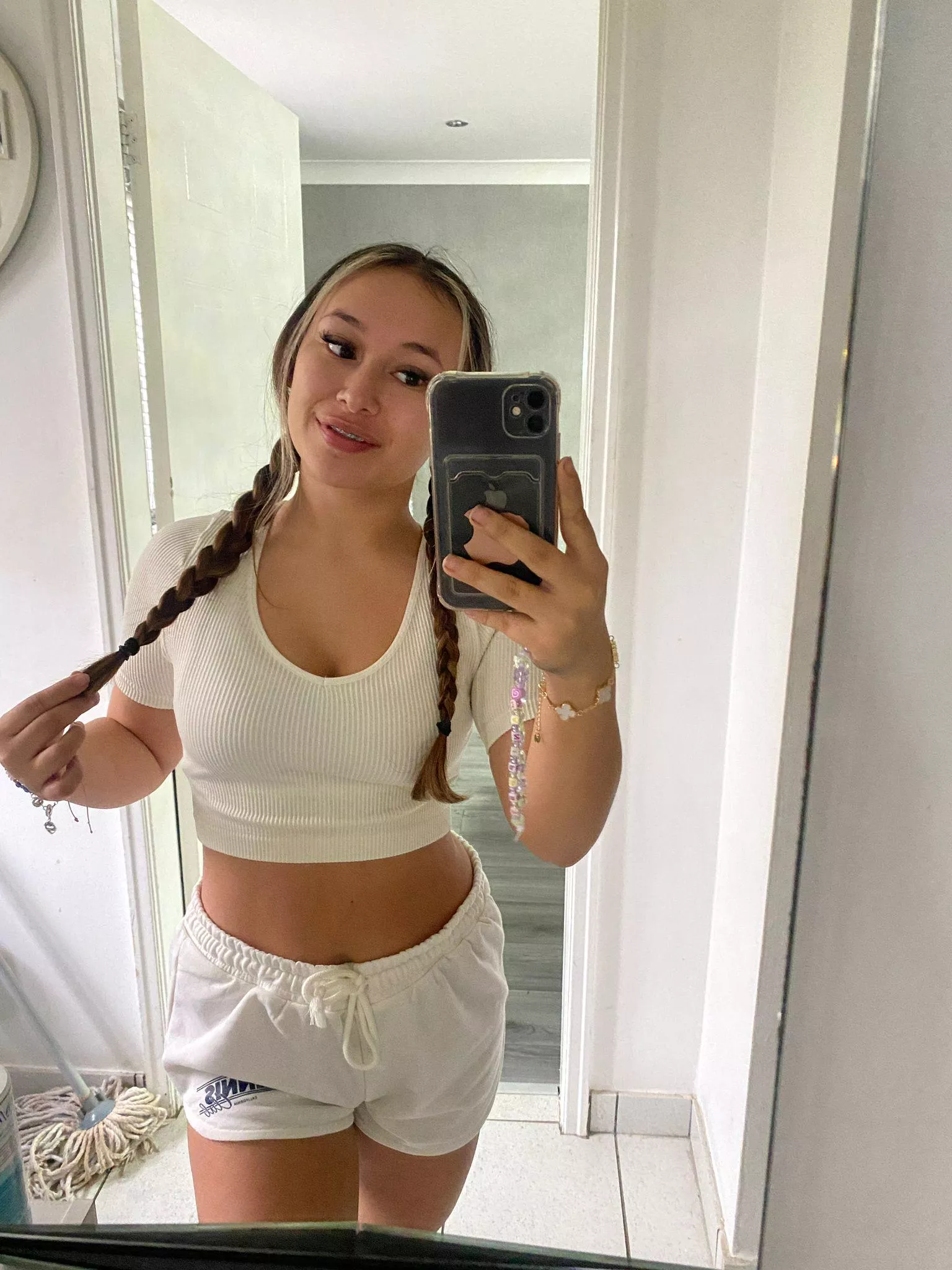 Do I look good in this top? posted by Apiesoma