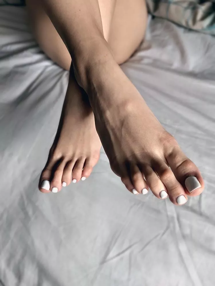 Do you like long toes? <3 posted by Ashee_Lust