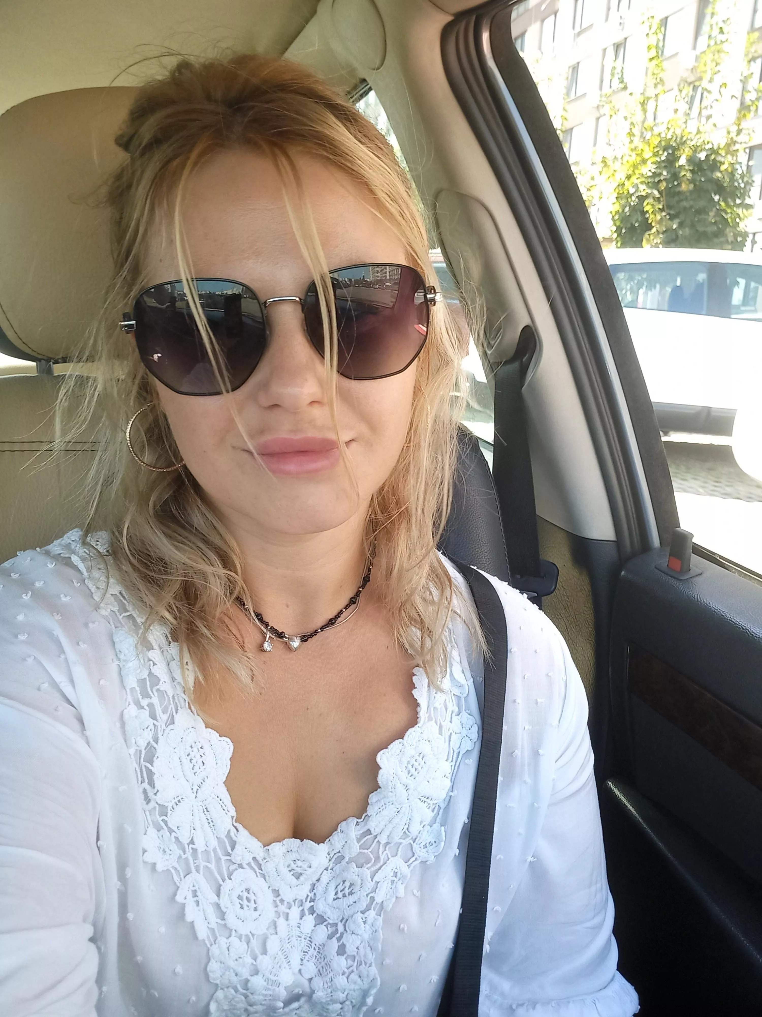 feeling good so i am taking selfies posted by tantalizingprincess