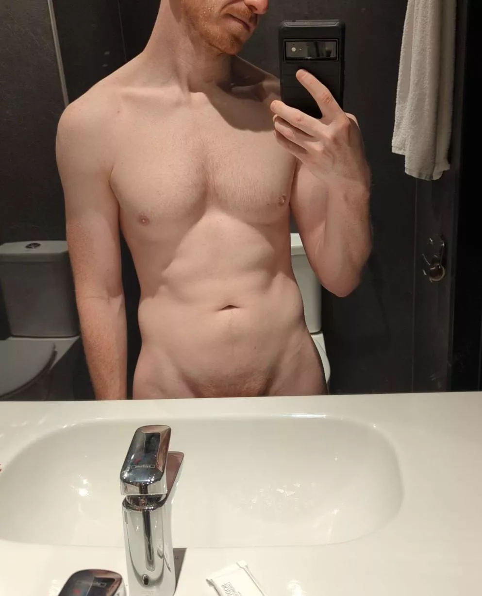 Hotel mirrors 😯 posted by kestral1212