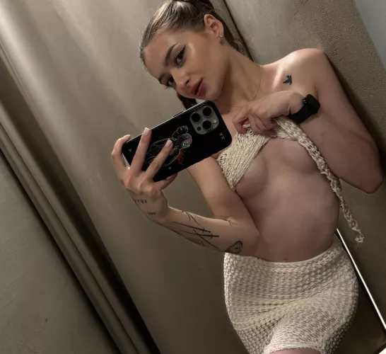 Join me in the changing room by Slimedorion26