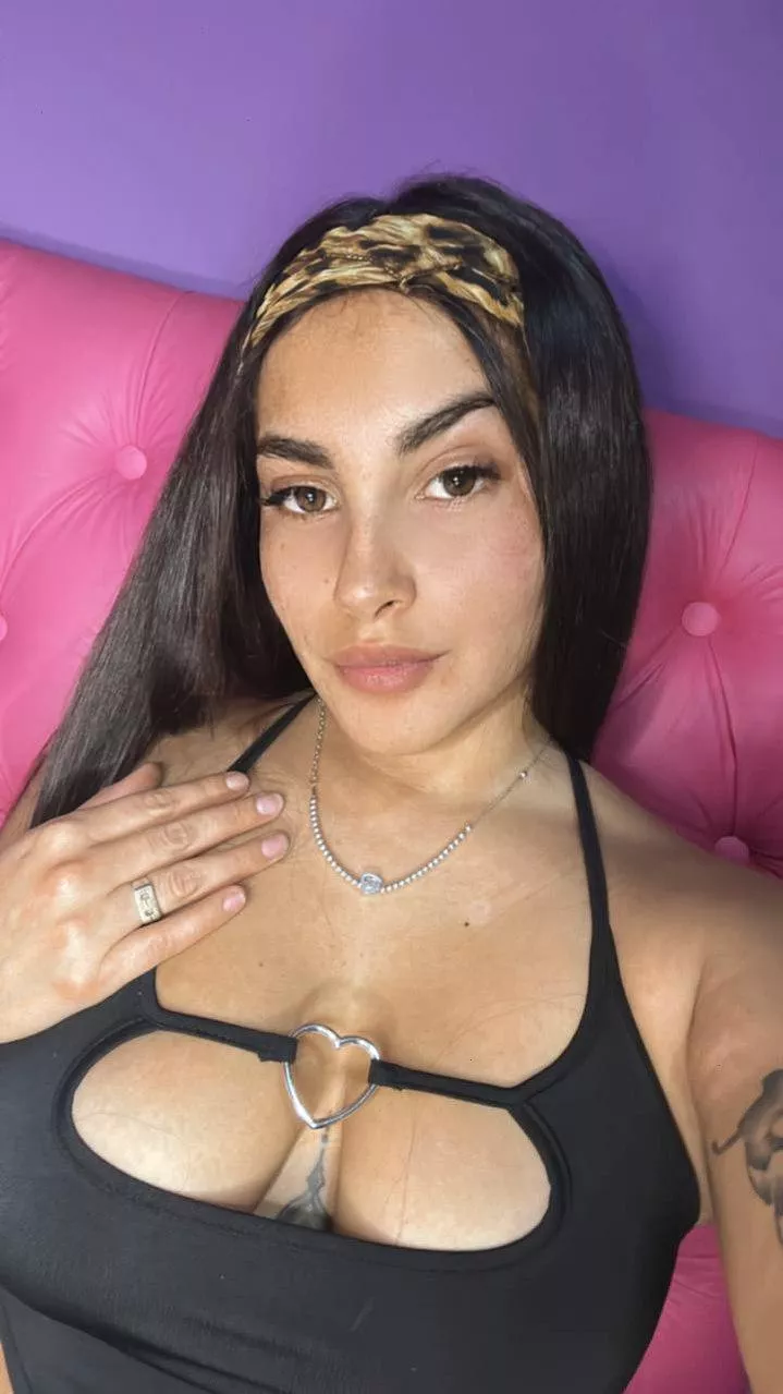 killer vibes in my black top should be enough to turn heads posted by camil_pretty