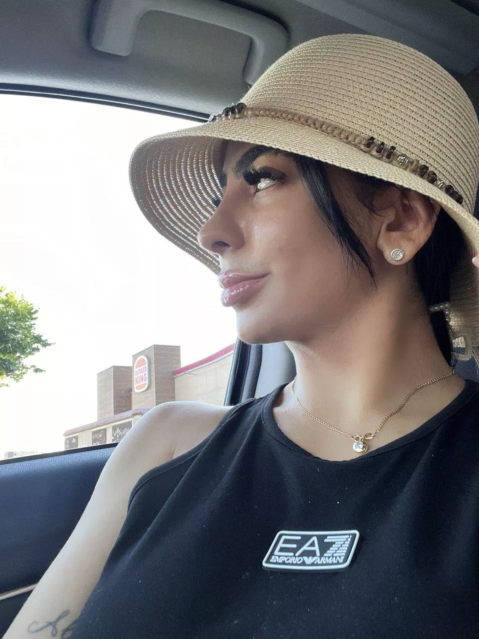 mommy and her sexy hat [F] posted by dennisrieves