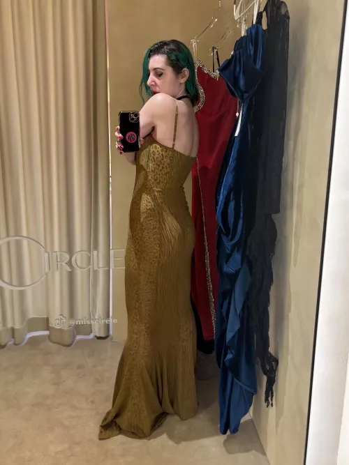 Nice and see through in the fitting room by sirenskiss3