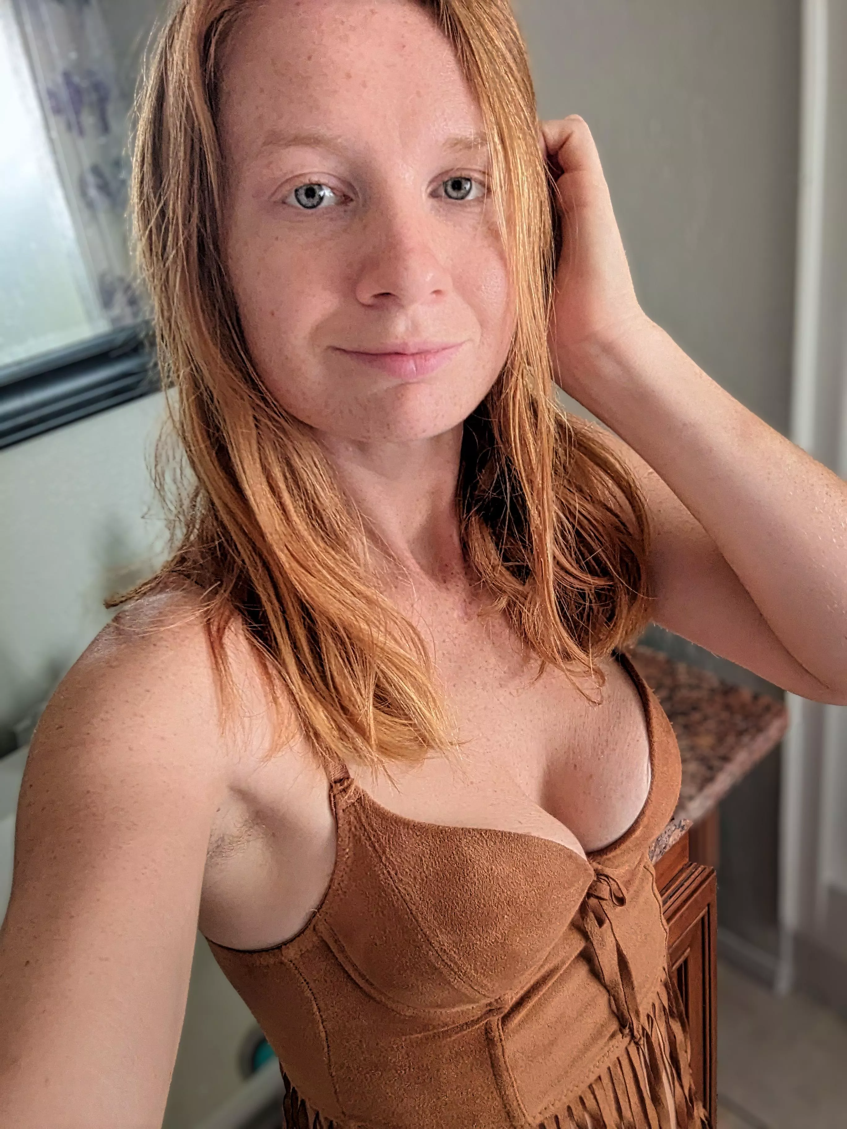 Red hair, bold stares👁️ [F27] posted by Redlilyrose