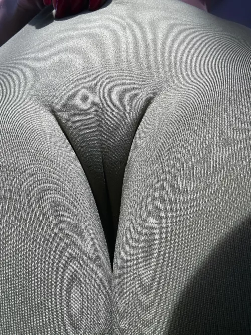 This cut on the leggings is so inviting by CherryBiscuitt