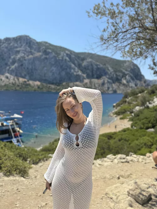 This tight sunny dress feels like it was tailor-made for my curves :) by SexyTessyy