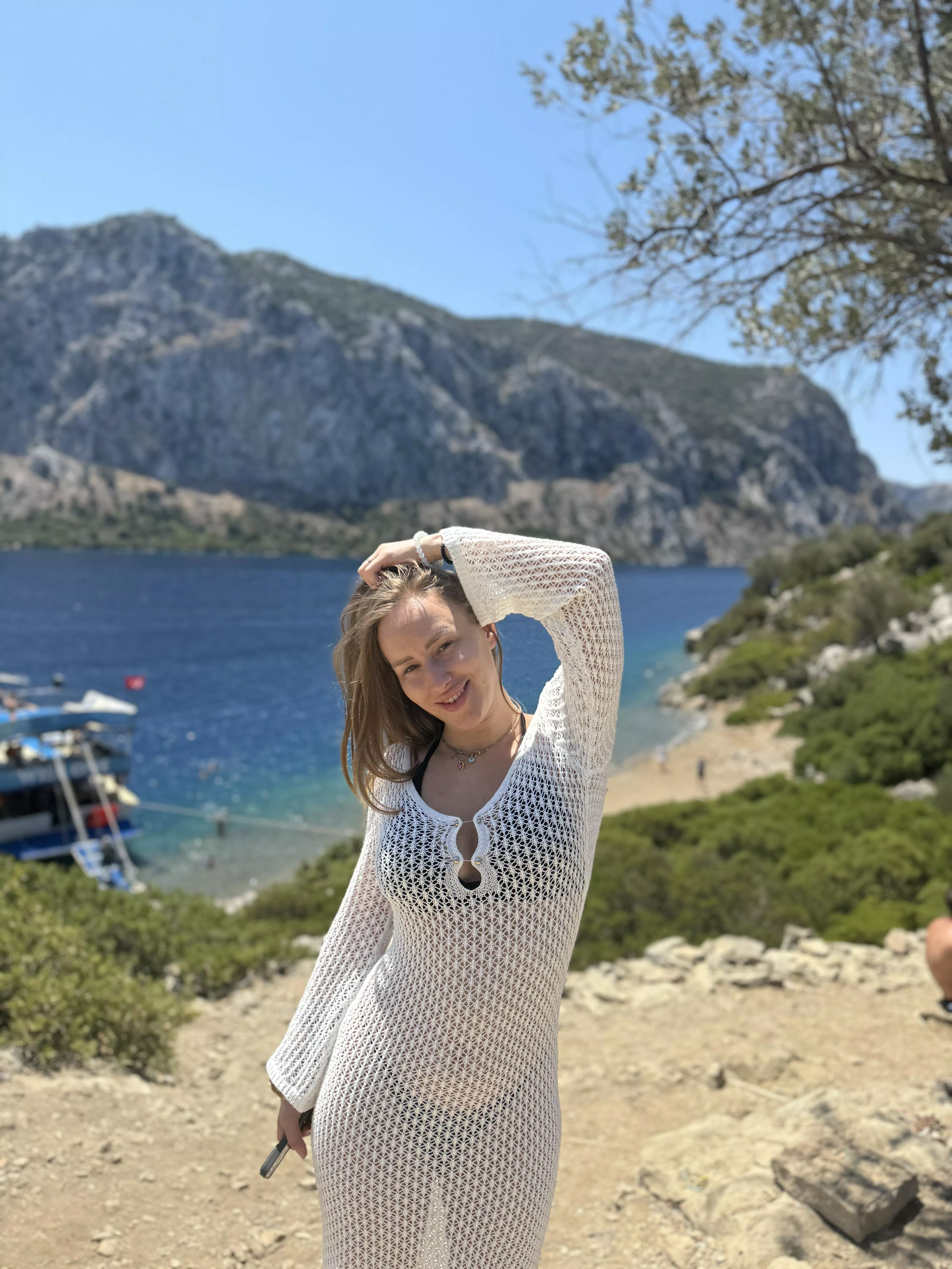 This tight sunny dress feels like it was tailor-made for my curves :) posted by SexyTessyy