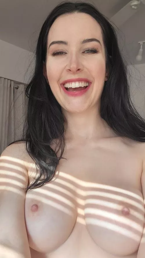 Tits n' smiles by AellaGirl