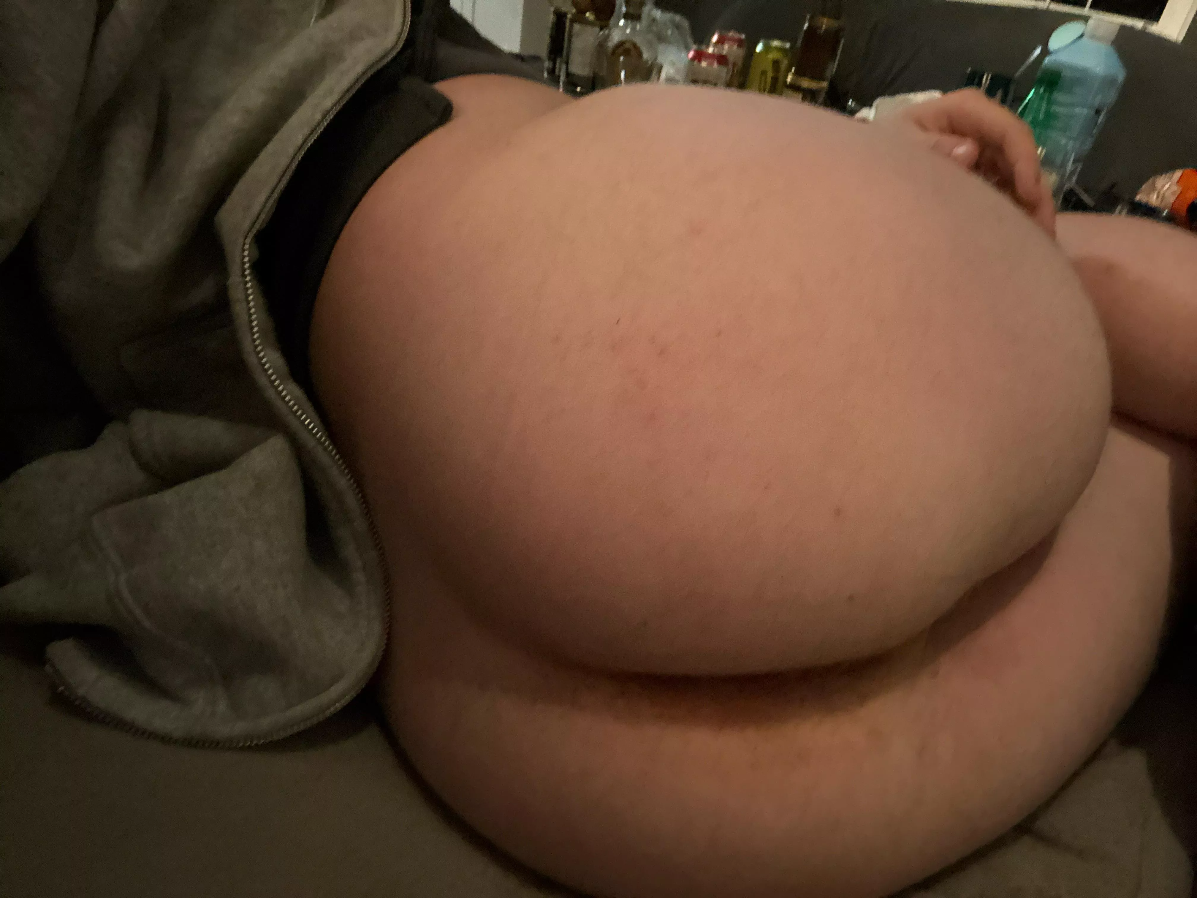 Wanna pound my ass while I’m wasted n baked? posted by Sky_Guy343