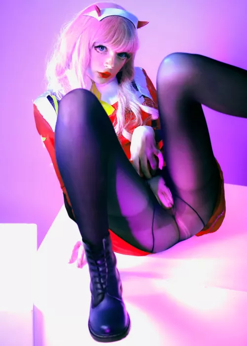 Zero Two [DARLING in the FRANXX] (Ave Ria) by MereOasis