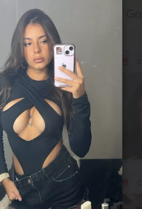 Be honest, do i look sexy? by Apprehensive-Bed4088