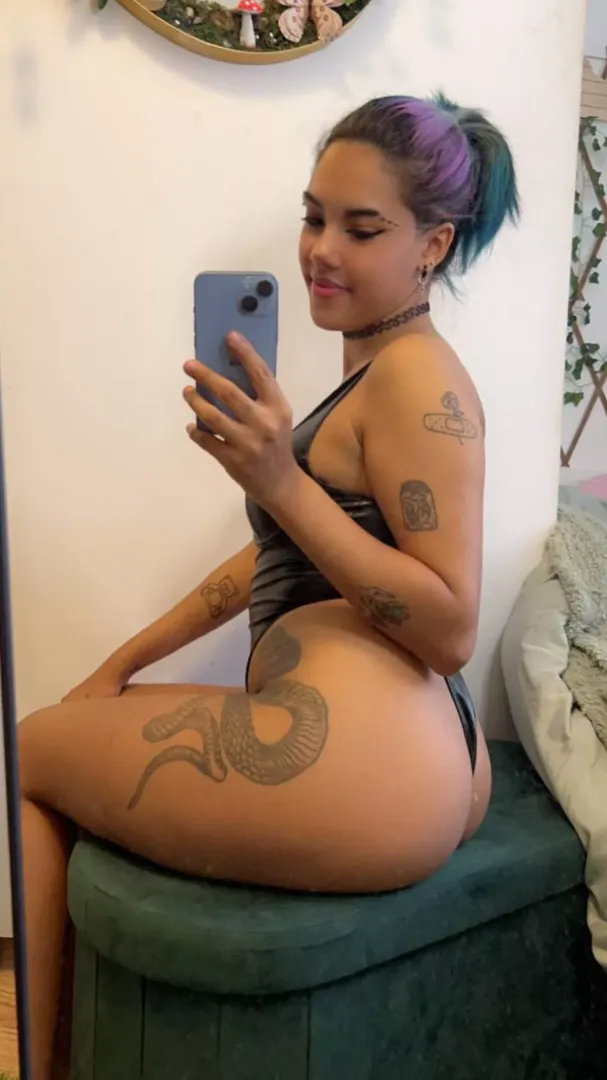 do my curves make u hard ; ) posted by DreamyWonderx