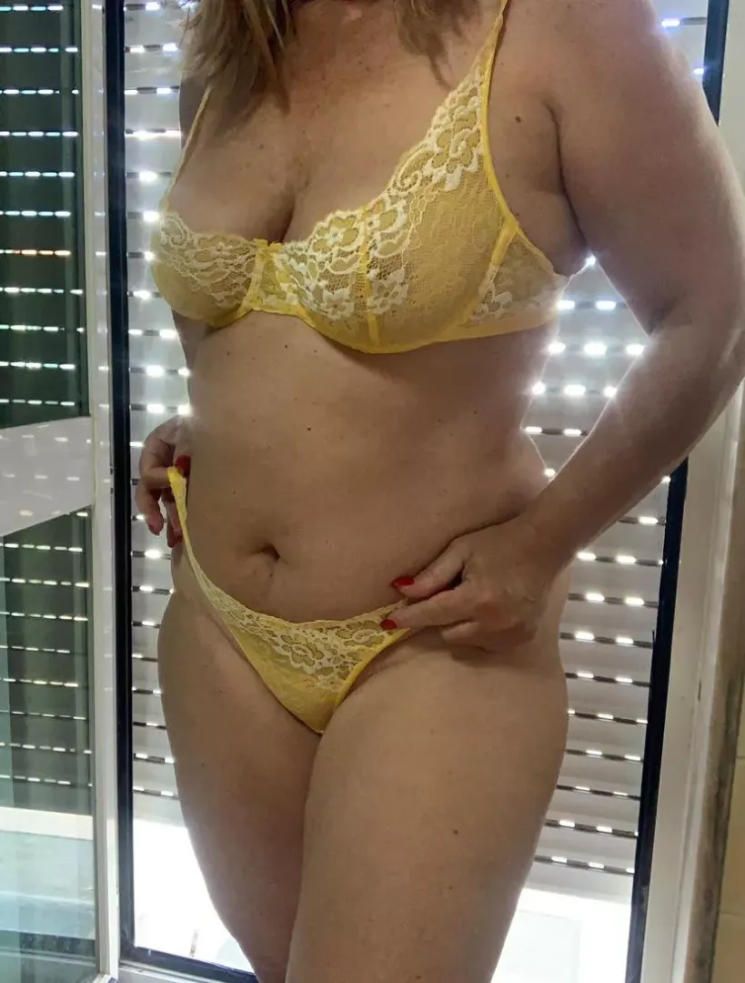 Do you like my curves pappy  by MrsSisiuxxx