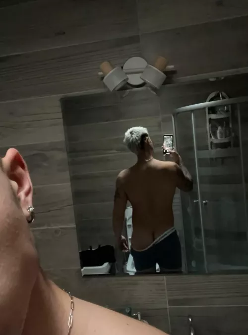 Guess who's been working on his 'assets'? by ZaynReedx