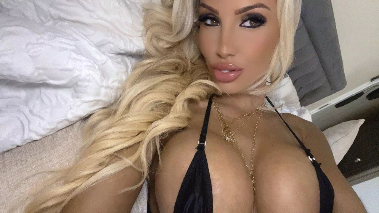 I know you can handle all my fake curves in a gentle way. posted by Giadmkj