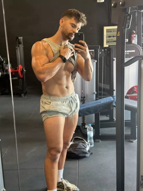 My forearm is shining today by realisiwak