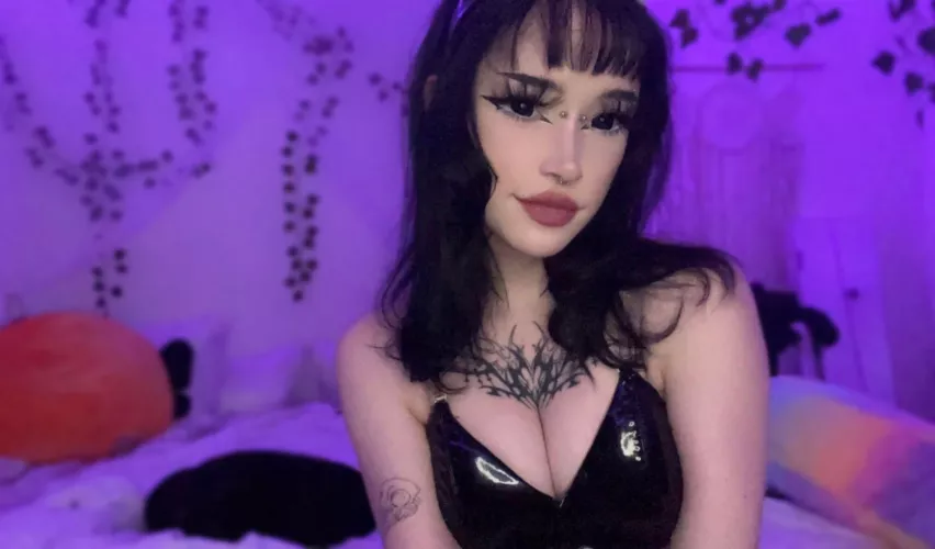 Selfie before shower <3 by Cyber-goth