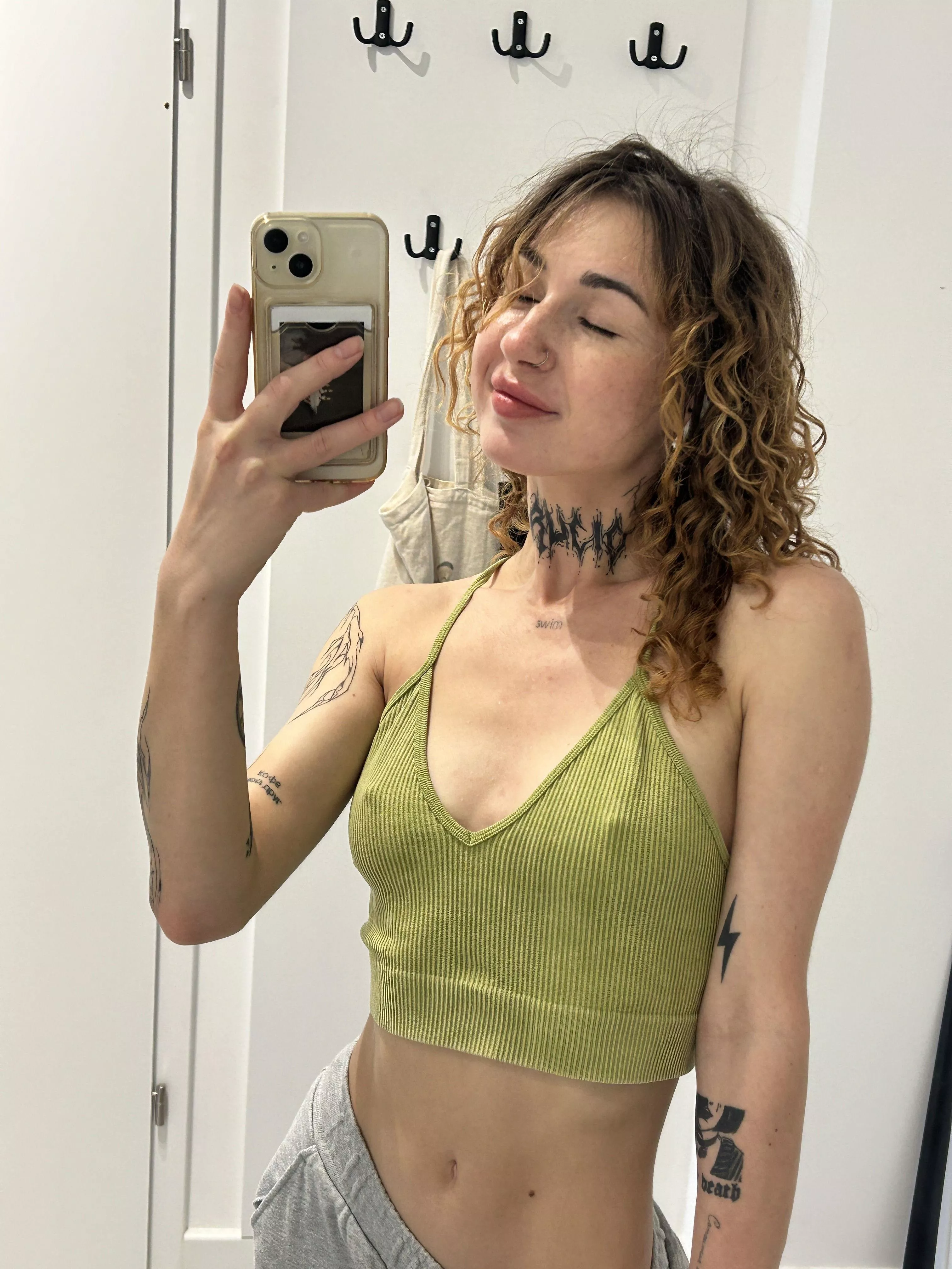 smiling selfie in the morning posted by SweetHearrtBaby