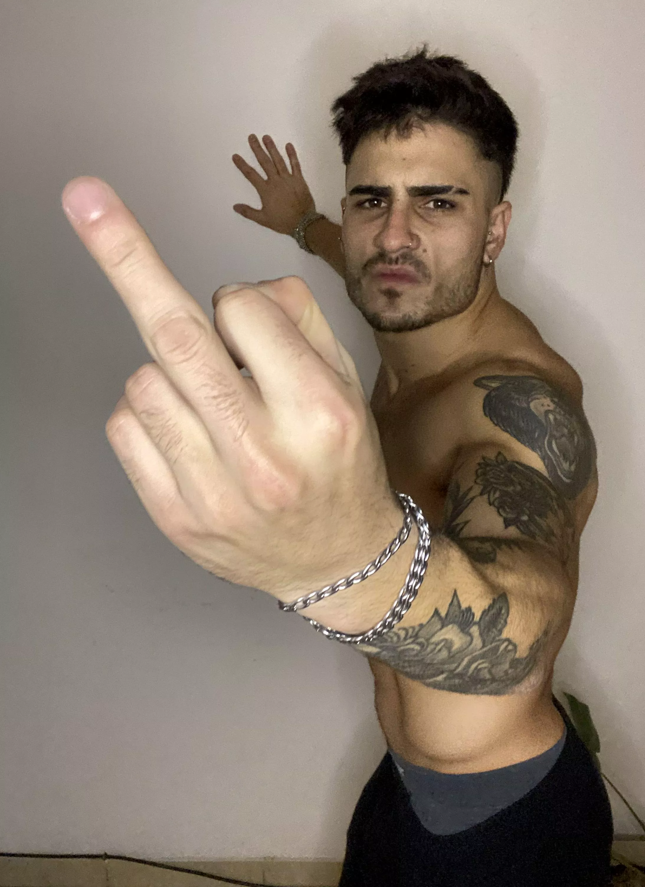 Wanna get put in your place by a buff strong Dom? posted by KingOliverXOXO