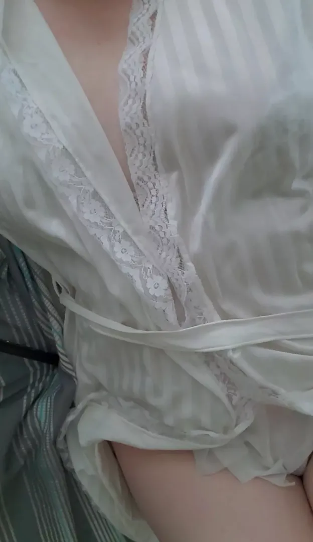 🤍 White Lacy robes are chef's kiss 💋 posted by CrazyKittyBexxx