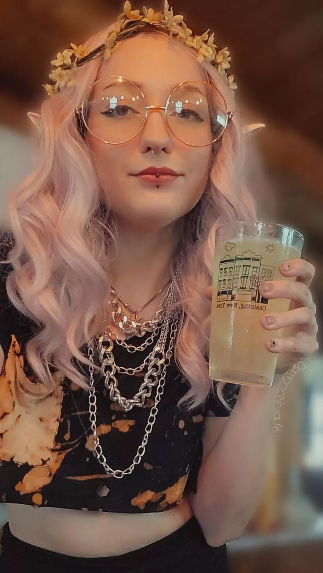 Yes, the carpet does match the curtains posted by DemonicNesquik