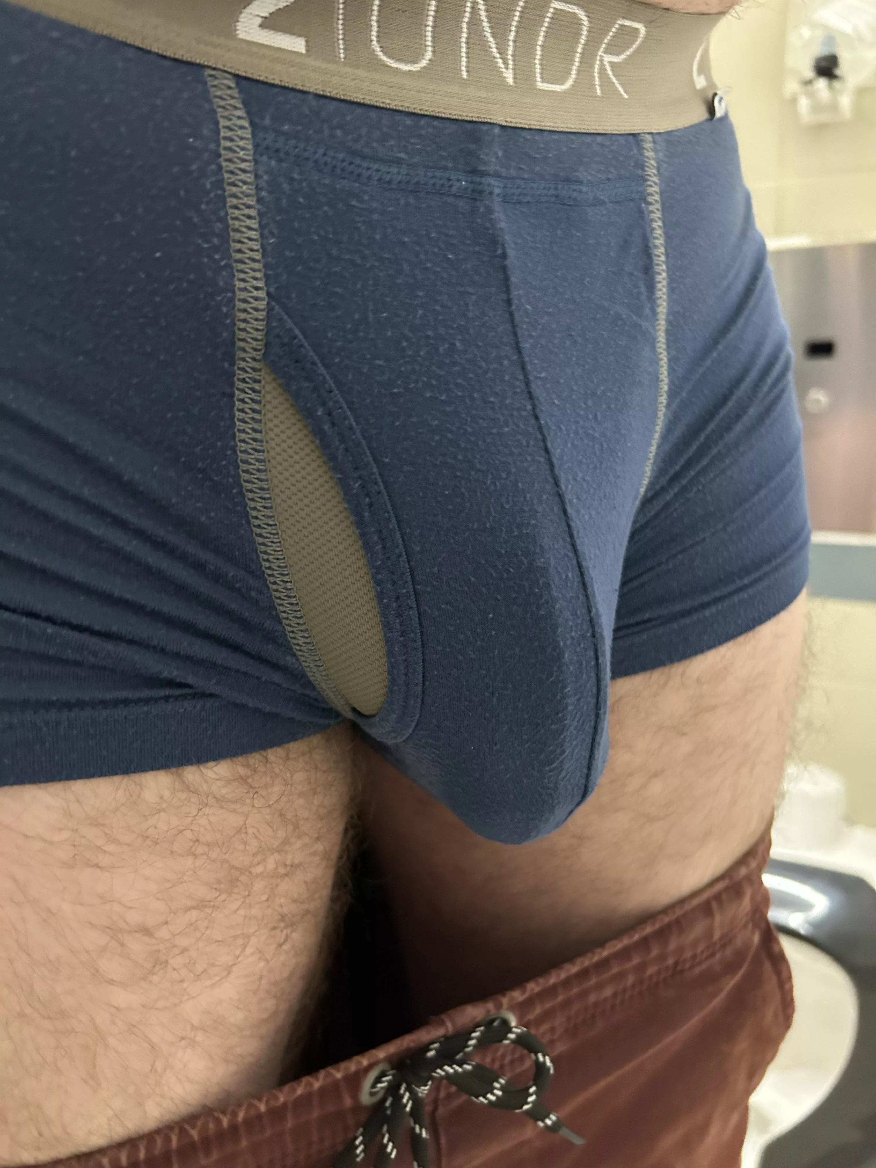 (40) trying to get my airport boner back under control posted by Owl-in-a-blue-vest
