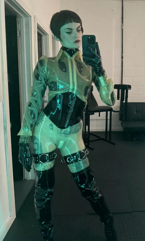 A corset completes this layered latex look 💋 by aephiid