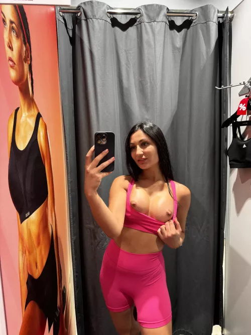 Fitting room lights really showing it off by WingyySweet