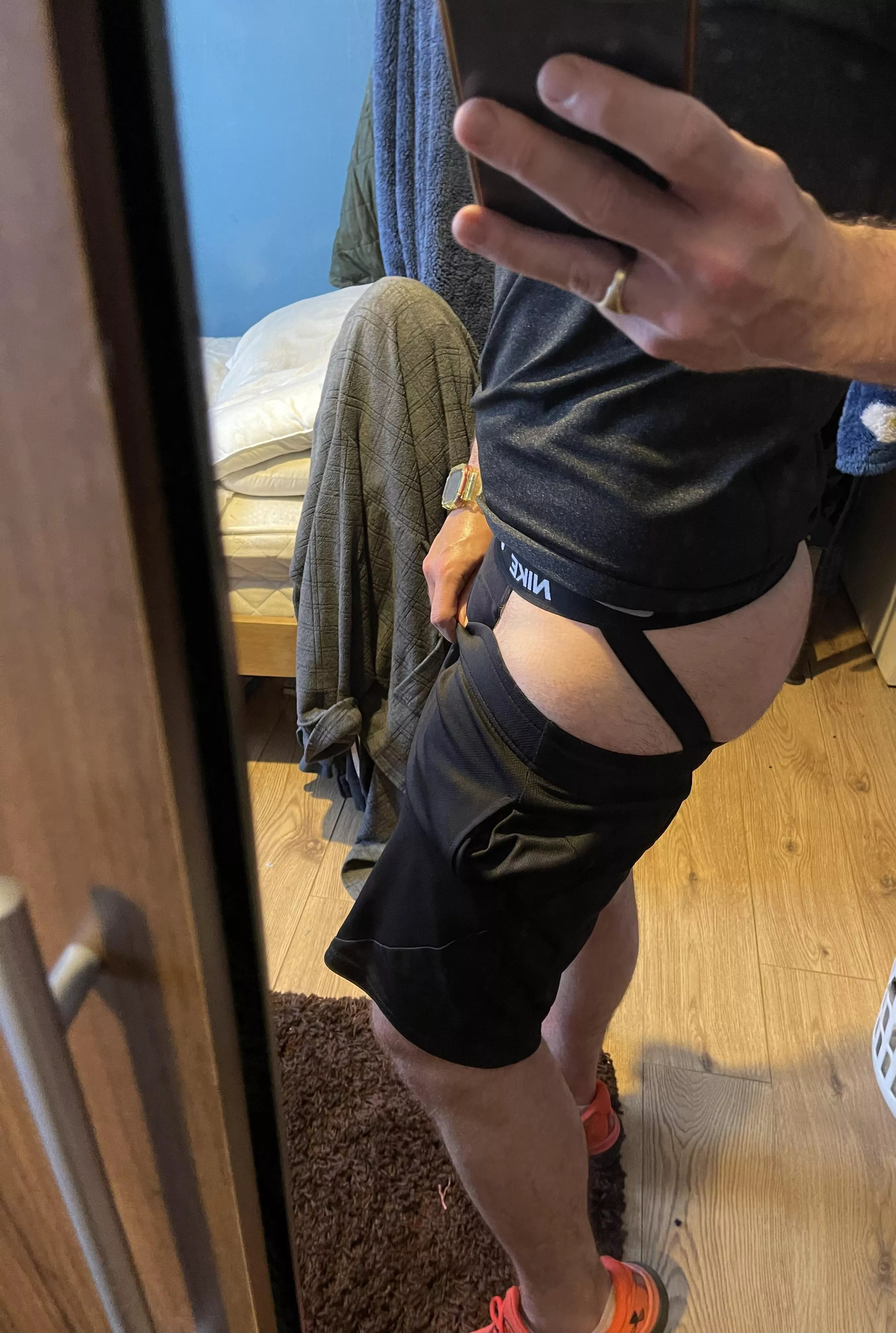Gonna wear these on runs more often 🍑😮‍💨 posted by mneenaw