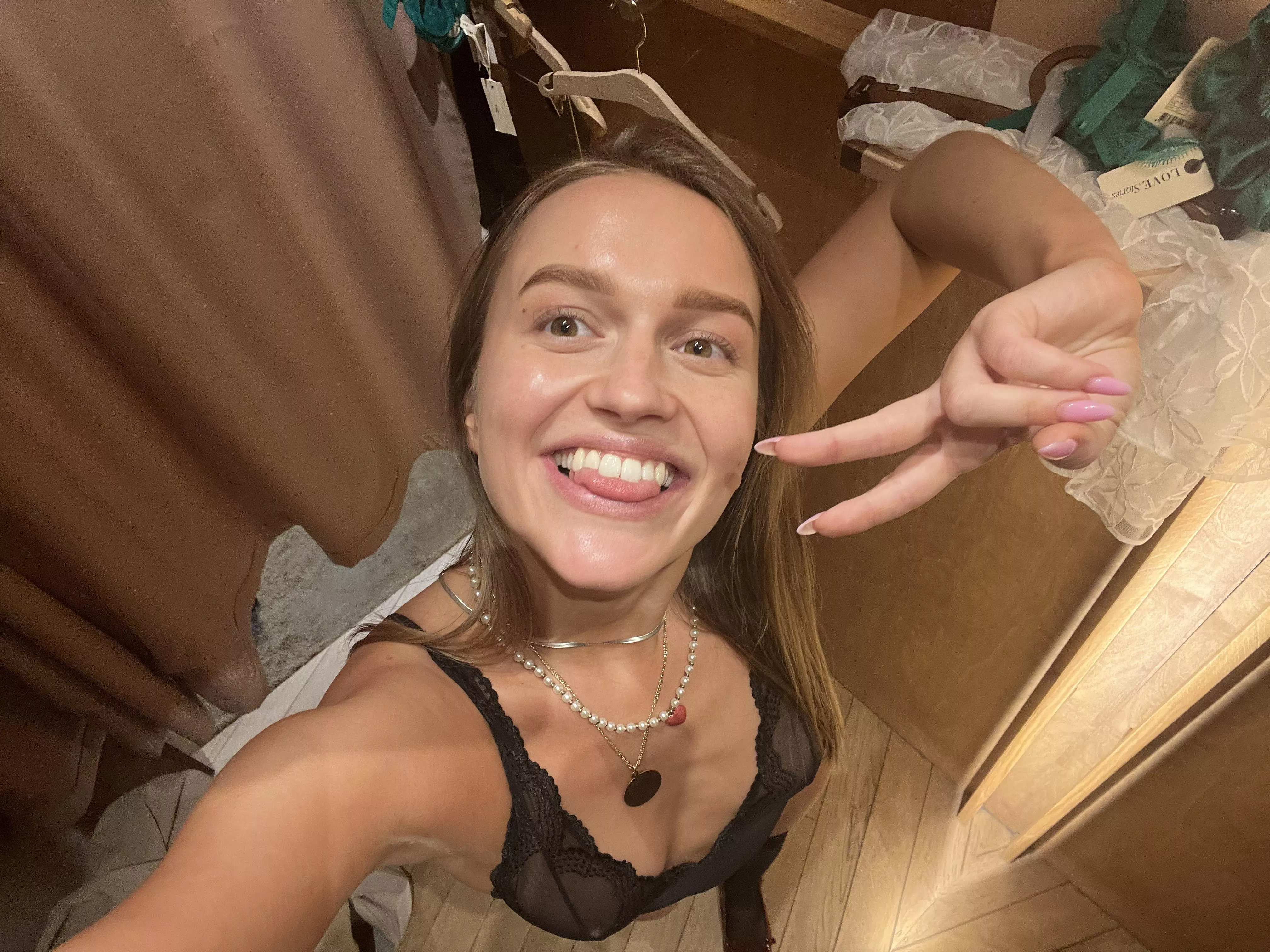 good day and a changing room photo posted by NannyElaborate