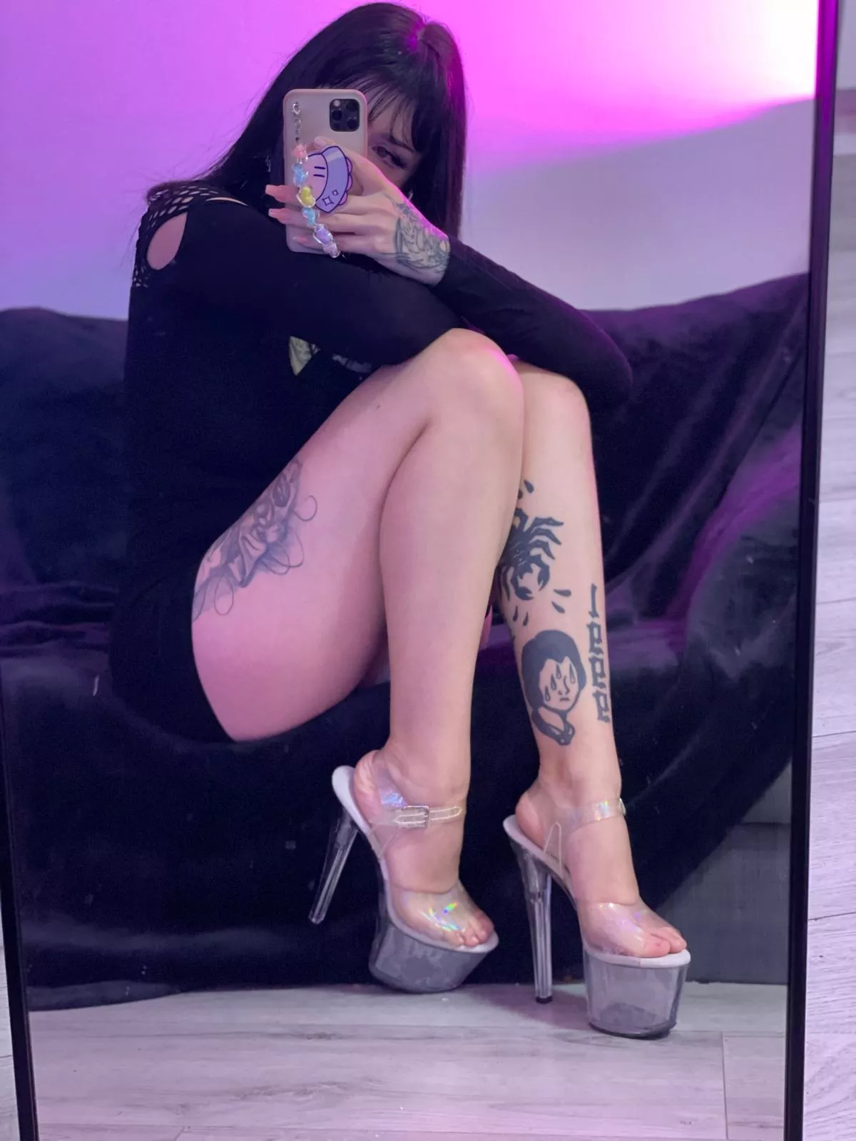 help me remove my high heel posted by LolitabunnyOF