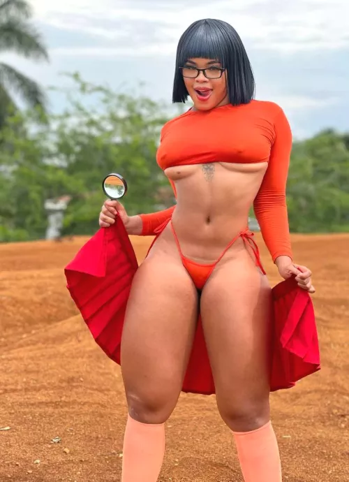 Just a busty ebony girl trying to catch your attention :) by CharmingAngellWish