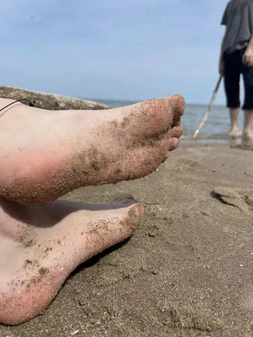 Sandy feet 👣  by calypsoskitty