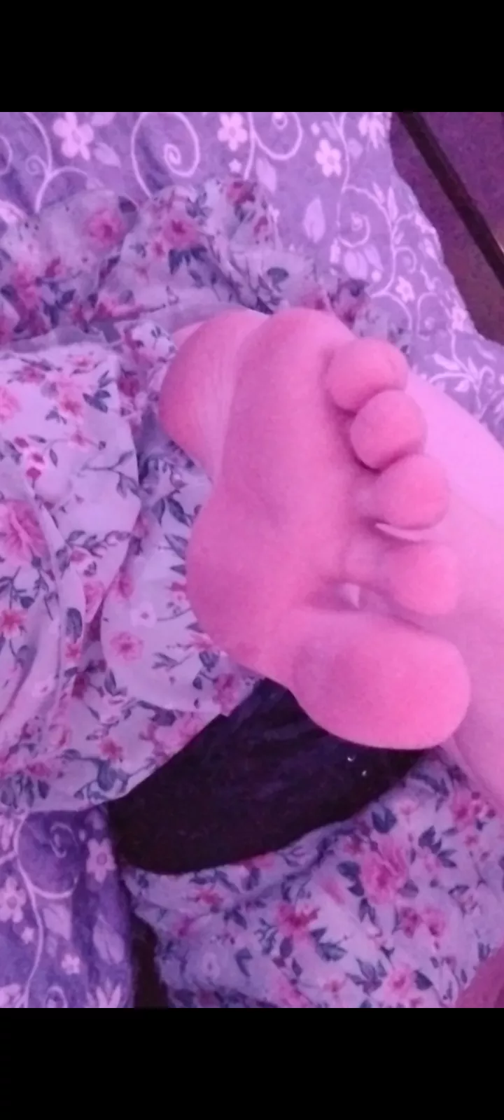 what would u do sniff, fuck, or suck? my soft pink soles💞💞 posted by xxgreenteadollxx