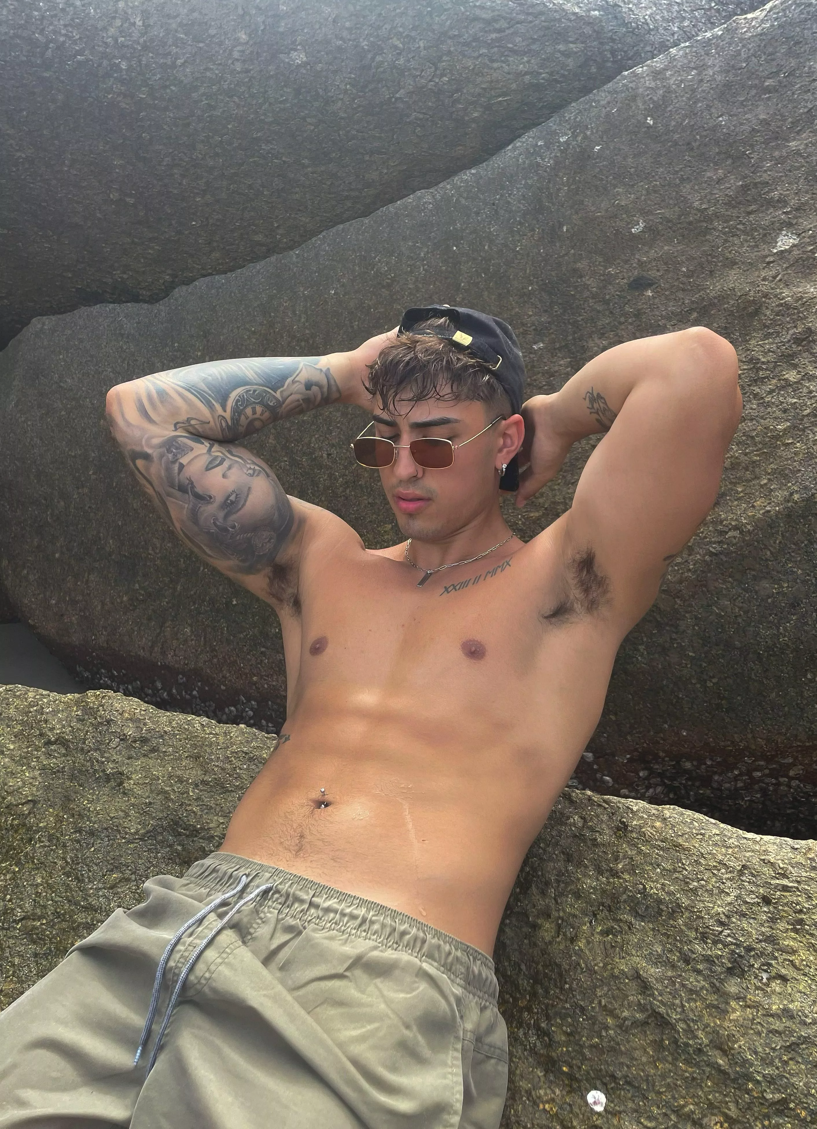 dare to explore the valley of my godlike abs posted by ZaynReedx