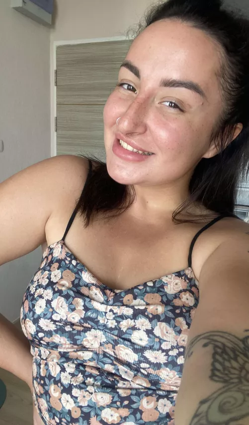 Do you like girls with brown eyes by Honey_Pleasure