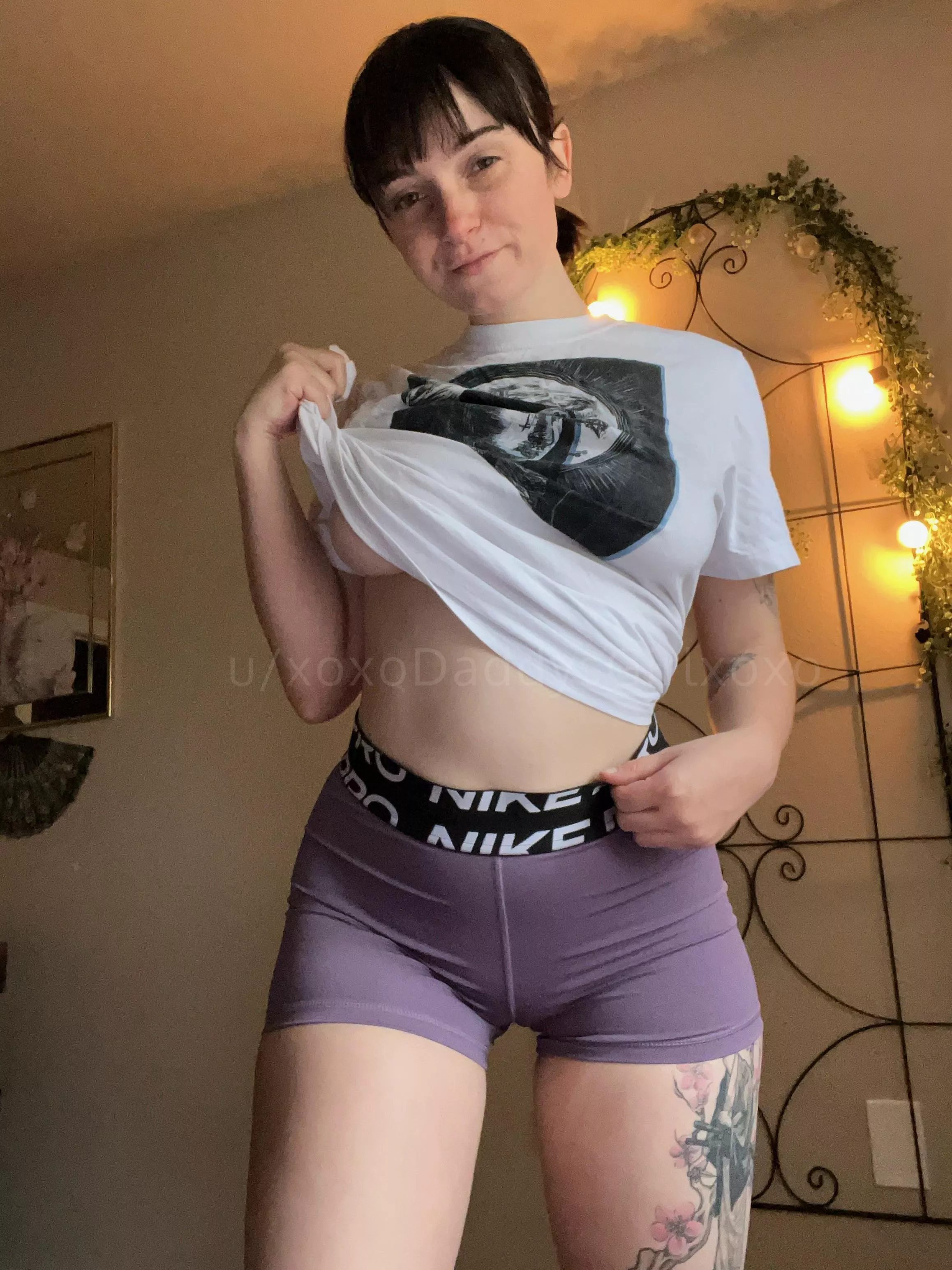 [F] just barely peaking 🤭😘 posted by xoxodaddysgirlxoxo