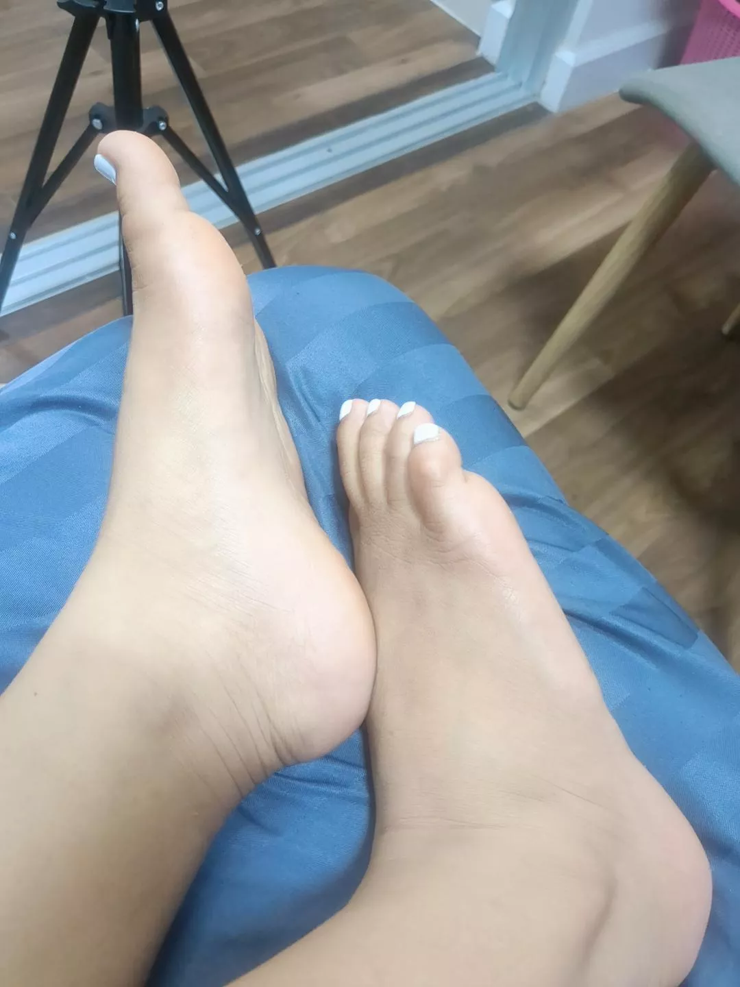 Feet lovers, what's your jam? Soles or arches? posted by tasty_tayee