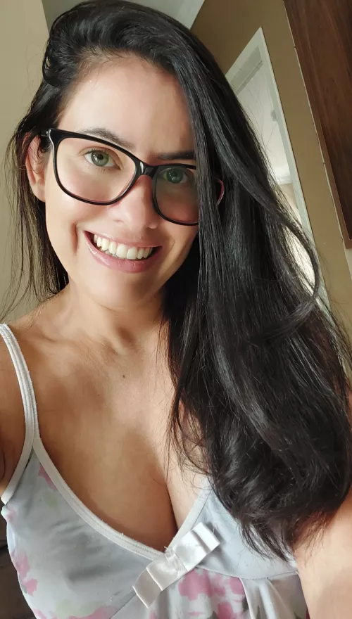 Hellooooo  by Isiscristine