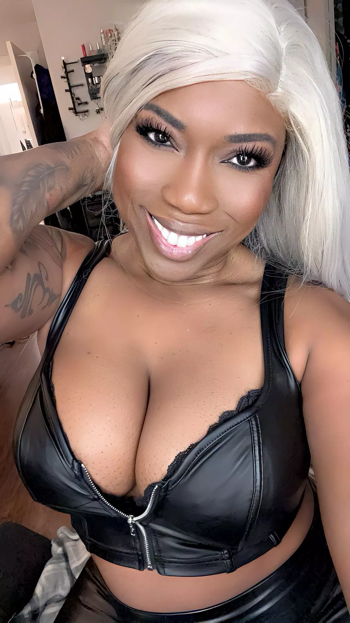 Massive cleavage posted by foxybalboa23